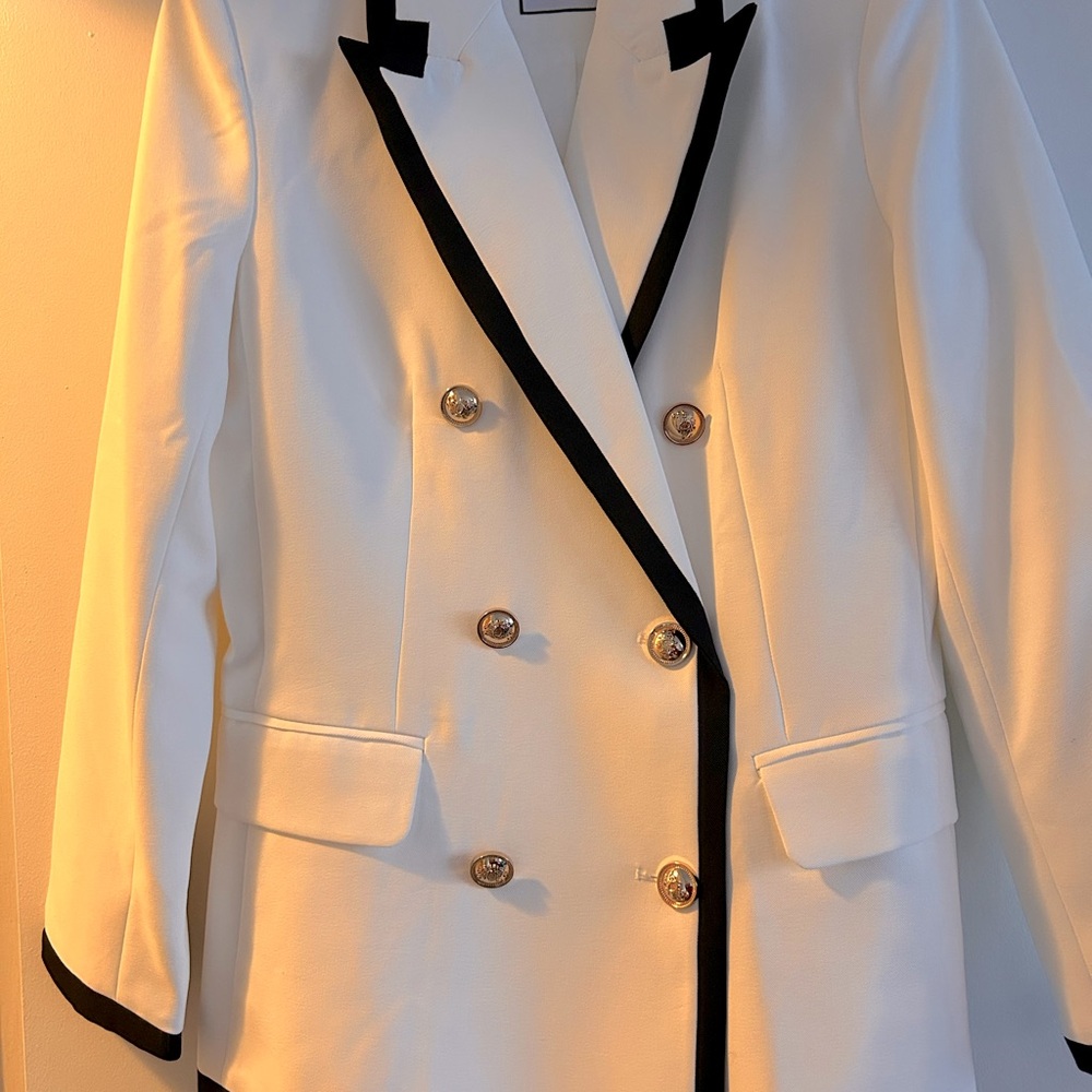 Beautiful chic white blazer with black trimmings. Perfect styling